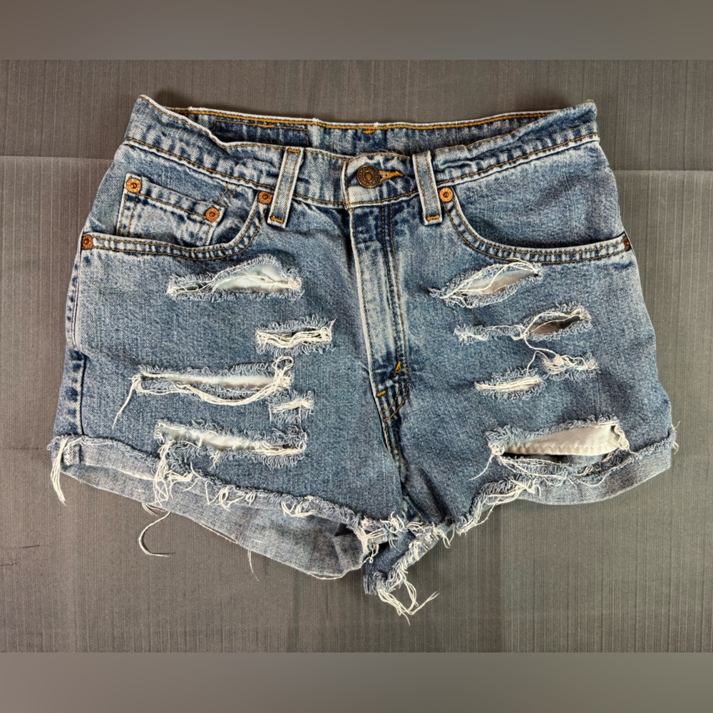 Vintage Levi’s 560 High Loose Cutoff Shorts 90s (Mexico Assembly of U.S. Comp)